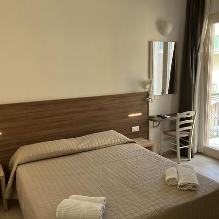 Hotel Bed And Book 리미니 외부 사진