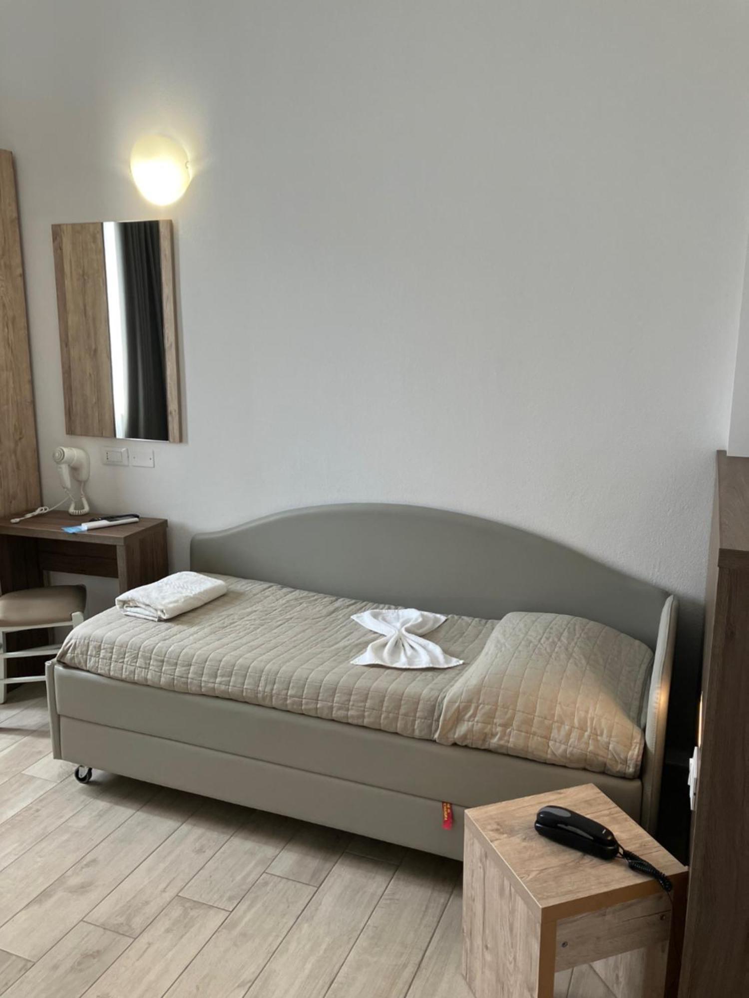 Hotel Bed And Book 리미니 외부 사진
